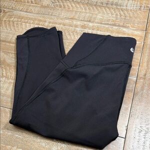 Lululemon black cropped leggings with mesh detail size 6
